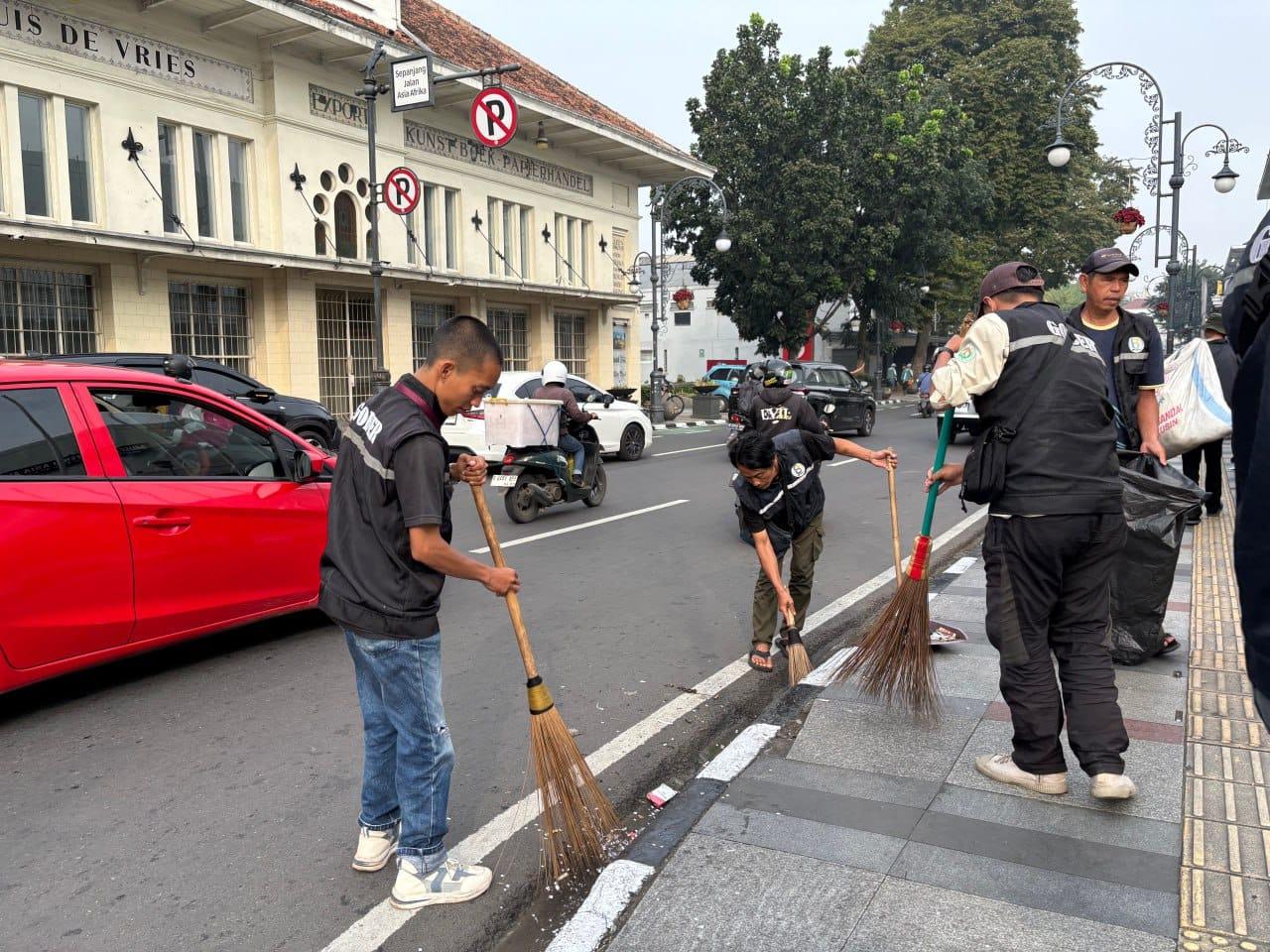 Siaga Sambut Wisatawan Libur Lebaran, 640 Petugas Kebersihan Siaga di 108 Titik Kota Bandung