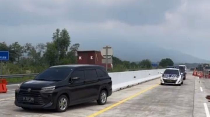 Tol-Cisumdawu-sudah-menerapkan-contra-flow-Rabu-842026.jpg