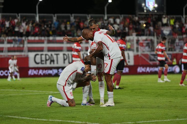 Trio-Malut-United-Ciro-Alves-David-da-Silva-dan-Tyronne-del-Pino-me.jpg