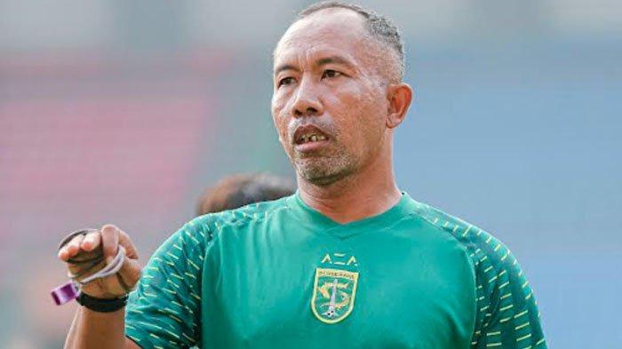 Uston-Nawawi-pelatih-sementara-Persebaya-Surabaya.jpg