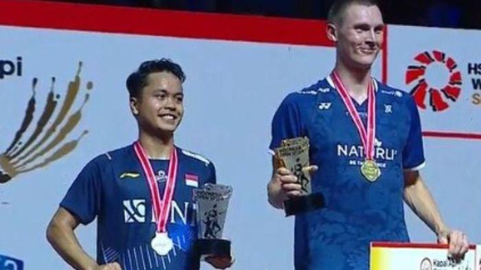 Viktor-Axelsen-dan-Anthony-Ginting.jpg