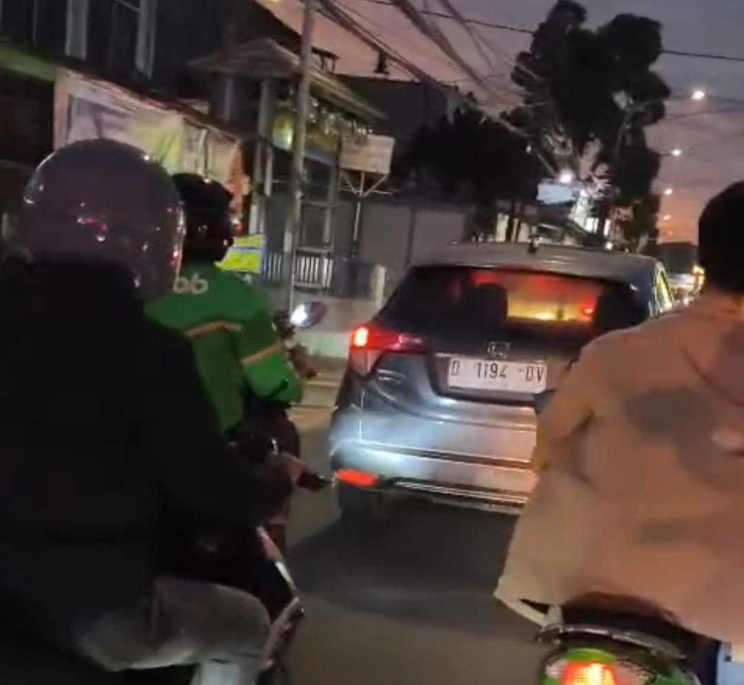 Viral Mobil Tabrak Lari di Ciwastra, Dikejar Pemotor Hingga Tertangkap di Tol Gedebage