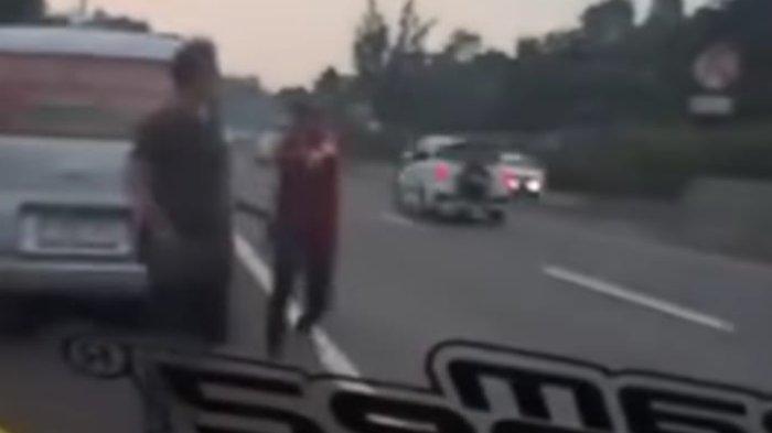Viral-pengemudi-mobil-ditodong-di-Tol-Cipularang.jpg