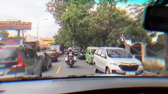 Viral-wisatawan-mendapat-pengawalan-dari-oknum-polisi-saat-melintas-di-Jalur-Puncak-Bogor.jpg