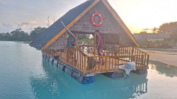 WISATA-BINTAN-Potret-pondok-apung-di-lokasi-wisata-Telaga-Biru-Desa-Busung-Kepri.jpg