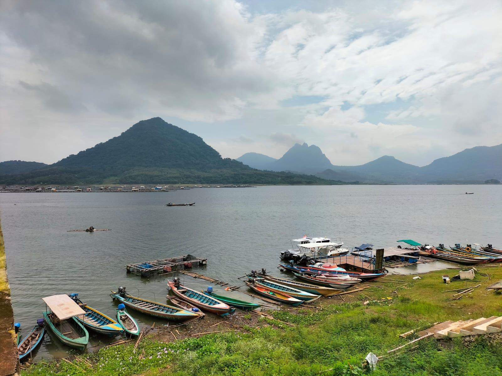 Waduk-Jatiluhur-Purwakarta-menjadi-lokasi-pem.jpg