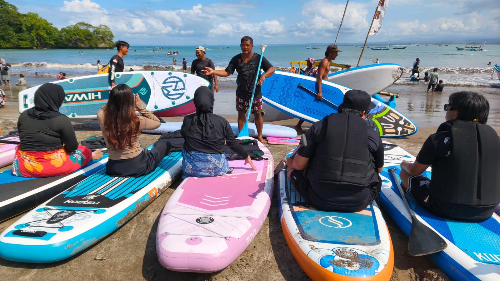 Wahana-olahraga-paddleboard-yang-menjadi-salah-sa.jpg