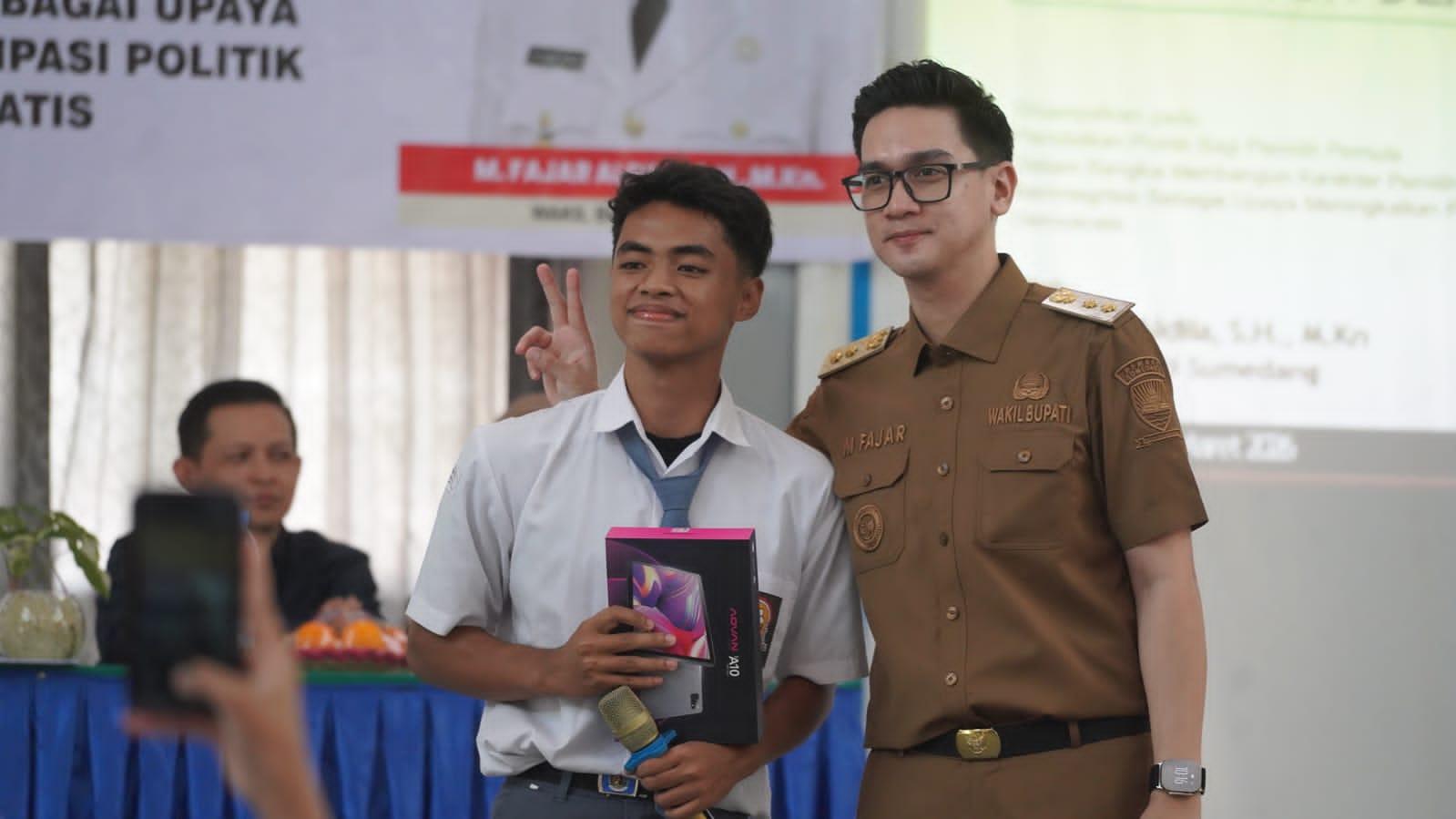 Wabup Fajar Dorong Generasi Muda di Sumedang Melek Politik dan Anti Hoaks