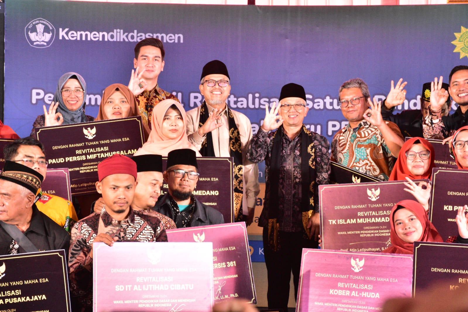 Wakil-Menteri-Pendidikan-Dasar-dan-Menengah-RI-Prof-Atip-Latipulhayat-Ketua-Umum-PP-Persis.jpg