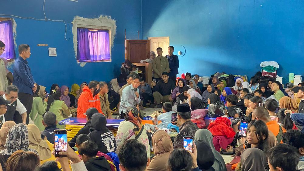 Wakil-Presiden-RI-Gibran-Rakabuming-Raka-mendatangi-lokasi-longsor-dan-p.jpg