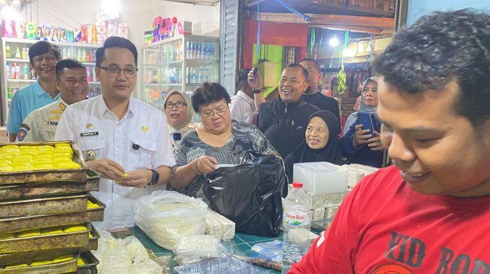 Wakil-Wali-Kota-Cimahi-Adhitia-Yudisthira-saat-melakukan-sidak-harga-bahan-pangan.jpg