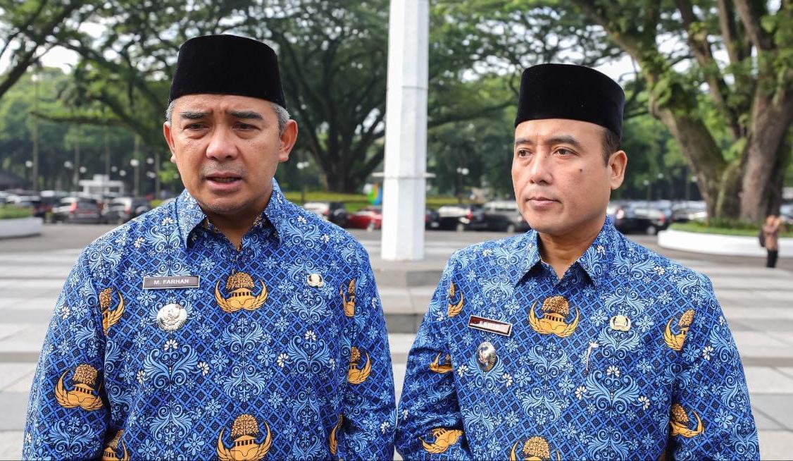 Wali-Kota-Bandung-Muhammad-Farhan-dan-Wakil-Wali-Kota-Bandung-Erwin-5.jpg