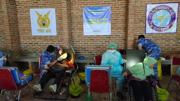 Warga-di-Kota-Cirebon-dan-sekitarnya-menerima-layanan-kesehatan-gratis-dari-TNI-AU.jpg