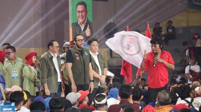 Wasekjen-PDIP-Adian-Napitupulu-Festival-Asikk-di-GOR-Pajajaran.jpg