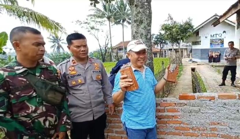 Wawan-Setiawan-buka-akses-jalan-warga.jpg