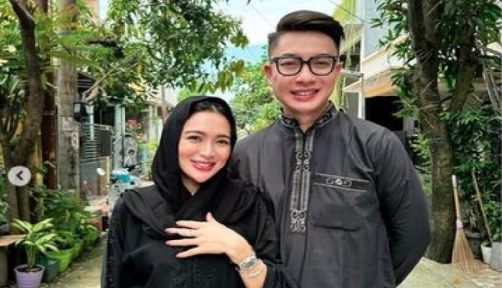Wika-Salim-bersama-Max-Adam-saat-berlebaran.jpg