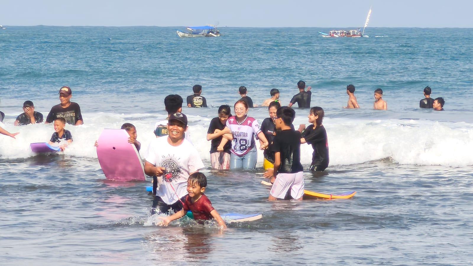Pangandaran Diserbu 417 Ribu Wisatawan Selama Libur Sekolah, Raup Retribusi Rp7,24 Miliar - Tribunjabar.id