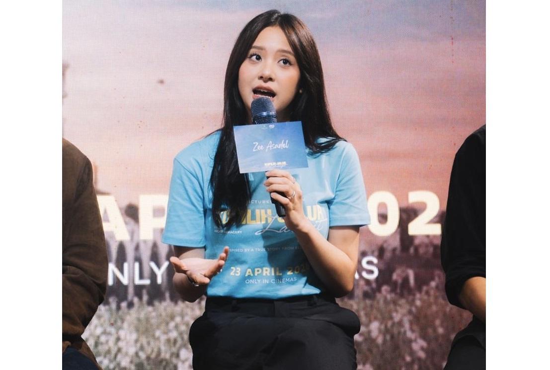 Zee-Asadel-saat-wawancara-film-Kupilih-Jalur-Langit.jpg