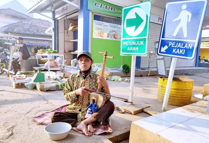 Kisah Pilu Apih Uta, Maestro Rebab Tunanetra Asal Subang yang Kini Harus Ngamen di Pasar