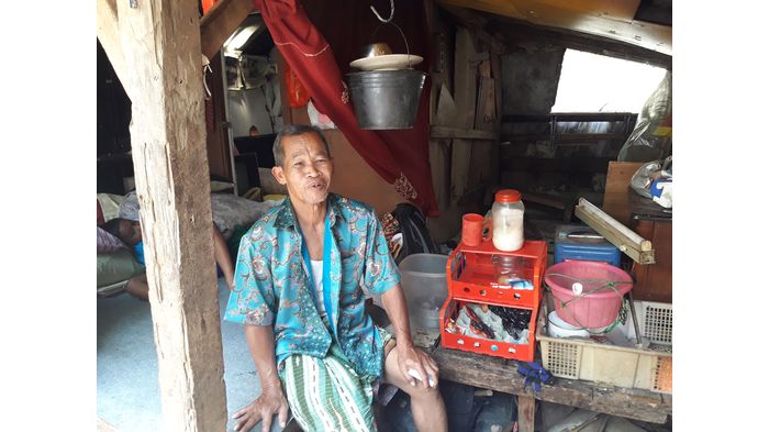 abah-yoyo-di-bekas-kandang-kambing-cigagak-cipadung-cibiru-kota-bandung-_-2_20170904_132841.jpg
