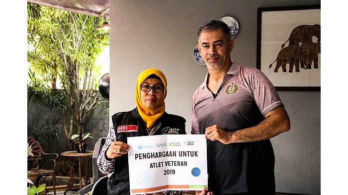 act-beri-penghargaan-legenda-voli-indonesia-pascal-wilmar.jpg