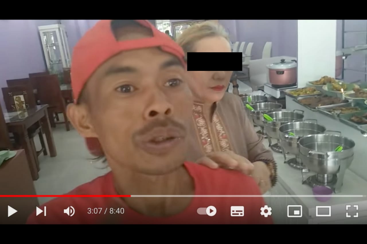 ade-londok-diusir-pemilik-restoran-yang-tidak-mau-diendorse.jpg