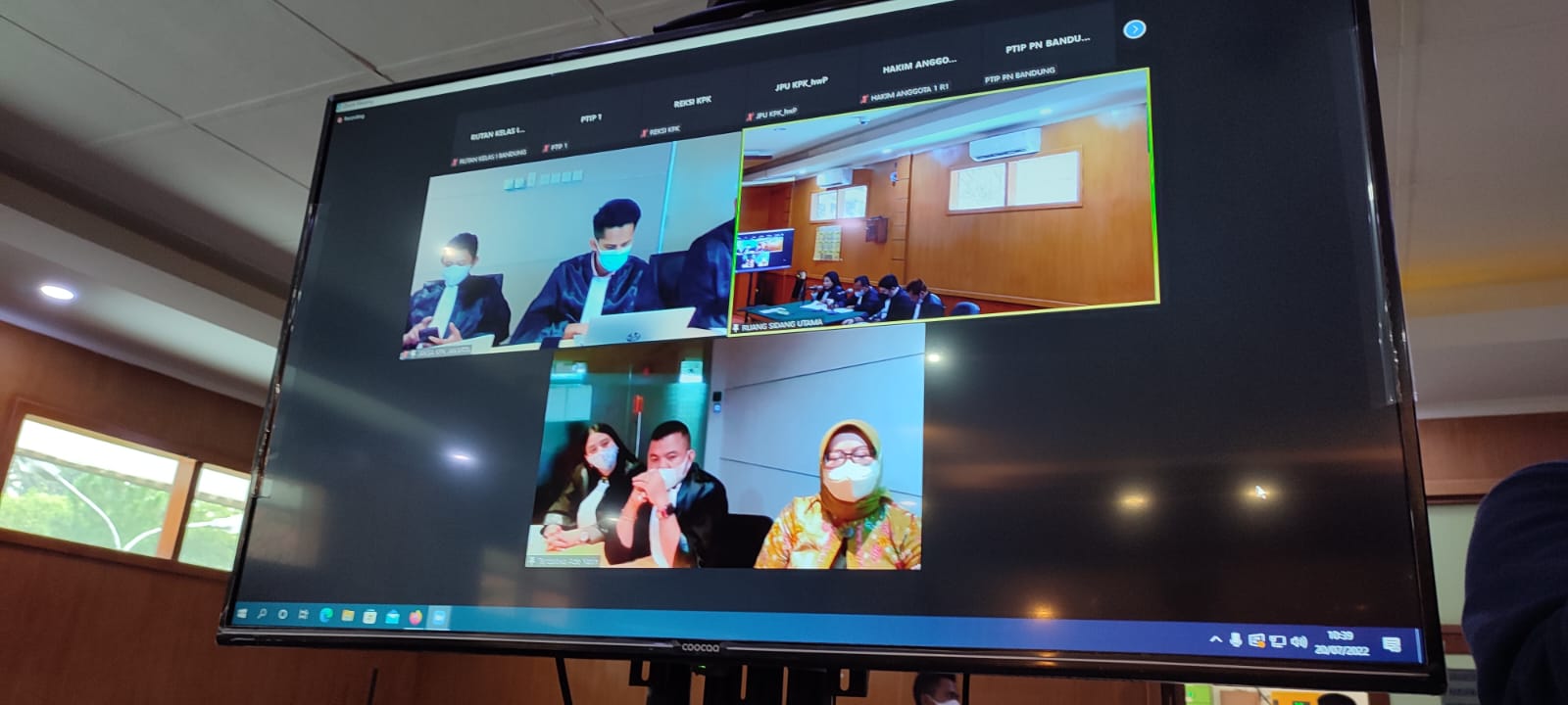 ade-yasin-saat-membacakan-eksepsi-atau-nota-keberatan-atas-dakwaan-jpu-kpk.jpg