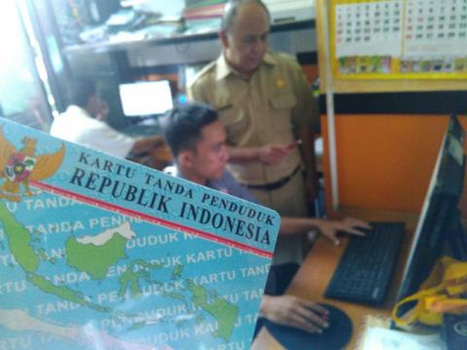 ahmad-indra-yusnan-kasi-sistem-informasi-kependudukan-cimahi_20161003_151640.jpg