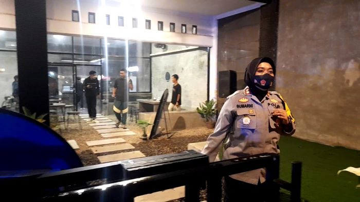 AKBP Sumarni Patroli Periksa Kafe dan Tempat Karaoke di Subang Bersama Anggota Hingga Waktu Sahur