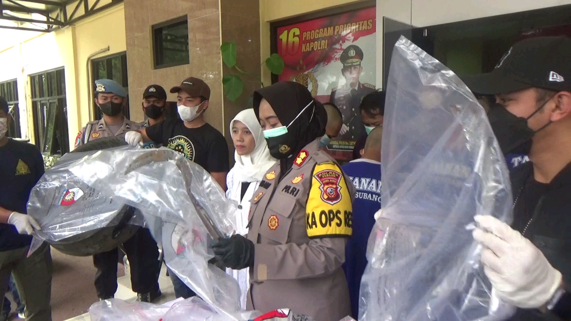 Kapolres Subang Pegang Golok, Polisi Ungkap Kasus Perampasan Nyawa, Lima Orang Ditangkap