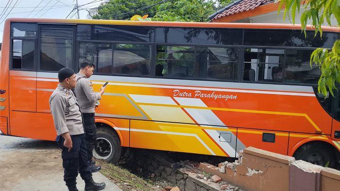 akibat-kebut-kebutan-motor-di-Jalan-Cihampelas-Kabupaten-Bandung-Barat-KBB.jpg