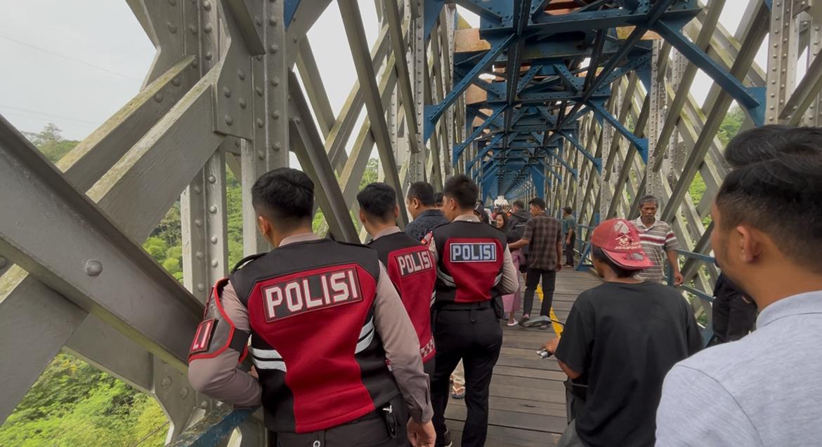 aksi-akhiri-hidup-di-kawasan-Jembatan-Cirahong.jpg