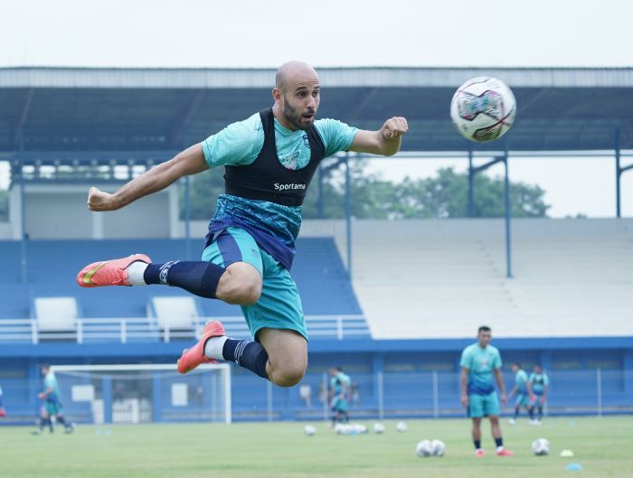 aksi-mohammed-rashid-dalam-latihan-persib-bandung-beberapa-waktu-lalu.jpg