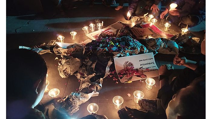 aksi-teatrikal-mengecam-tindakan-represif-di-alun-alun-kota-tasikmalaya-2102019.jpg