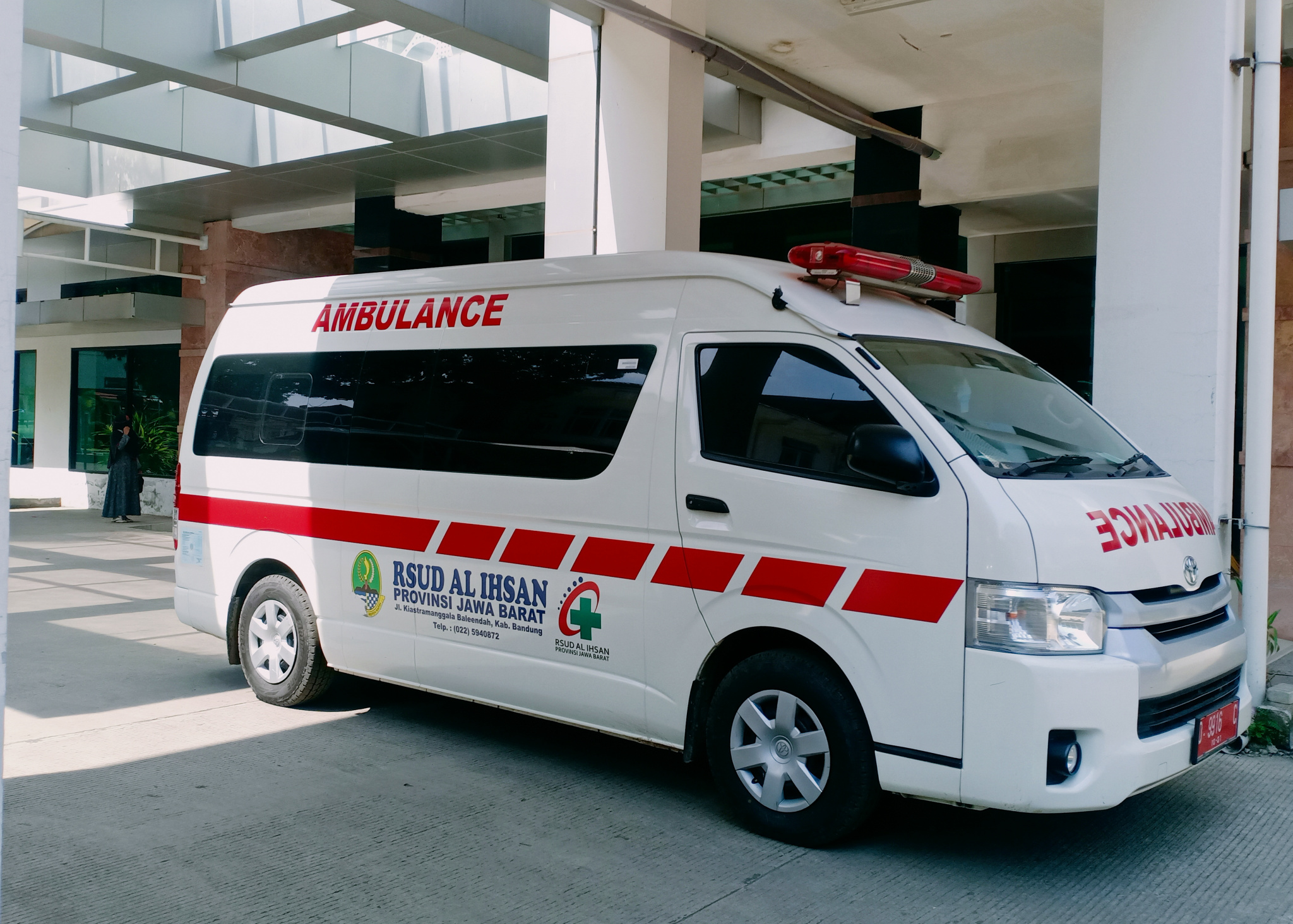 ambulans-di-rsud-al-ihsan-6-juni.jpg