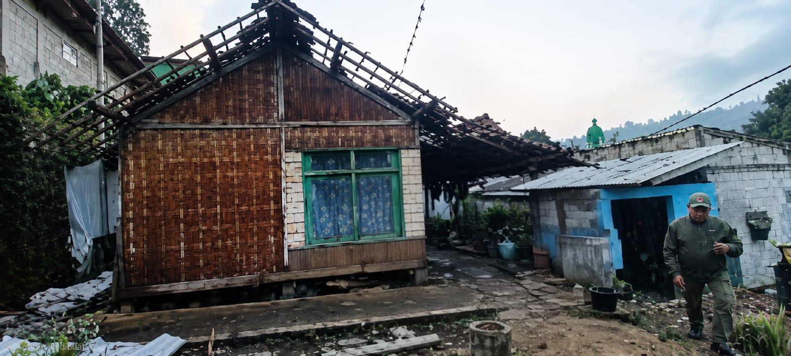 Korban Angin Kencang di Cimenyan Bandung Dapat Bantuan, Pendataan Masih Berjalan