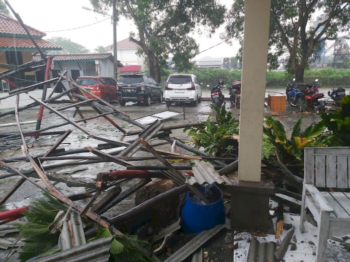 angin-puting-beliung-di-wilayah-kecamatan-widasari-kabupaten-indramayu.jpg