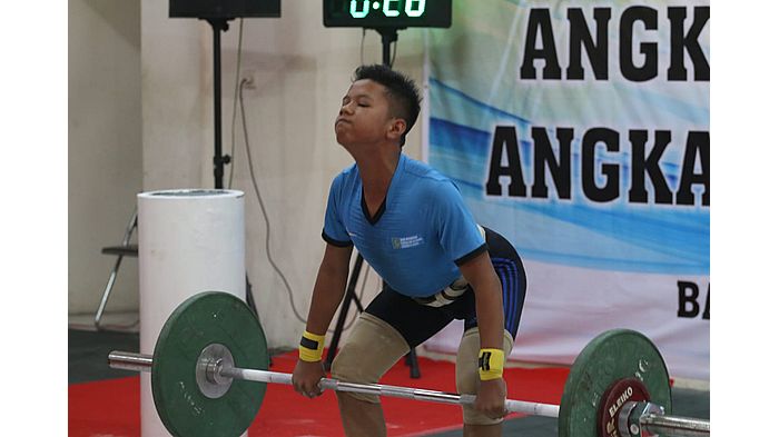 angkat-besi-unjuk-kemampuan-di-kejurda-senin-172019.jpg