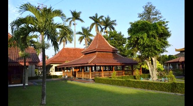 anjungan-jawa-barat-taman-mini-indonesia-indah-tmii_20151217_212002.jpg
