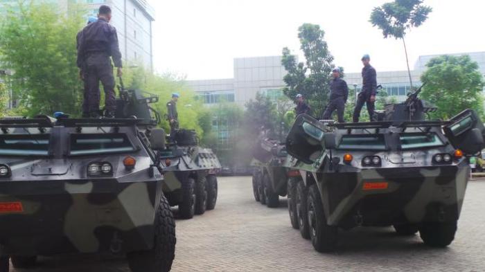 Pengamanan di Istana Ditingkatkan, Panser Anoa dan Tentara Seragam Loreng Bersiaga