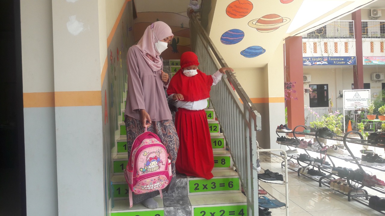 Senangnya Anak-anak di Subang, Hari Ini Mereka Mulai Jalani Pembelajaran Tatap Muka di Kelas