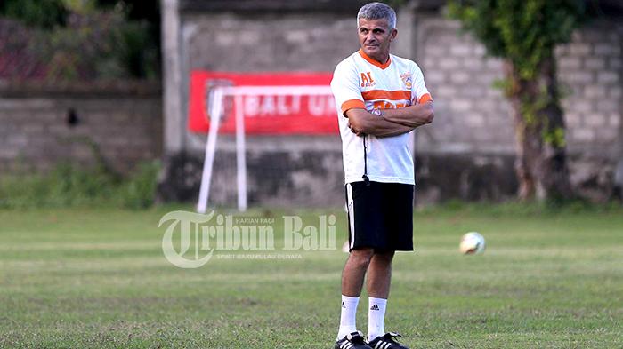 Arcan Iuri Mantan Pelatih Persib dan Persija Sakit, Tabungan Habis Akhirnya Dideportasi