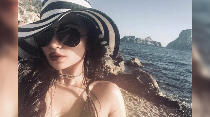 Ariel Tatum Pamer Kondisi Langka Wajahnya yang Natural, Netizen Soroti Bagian Bibir