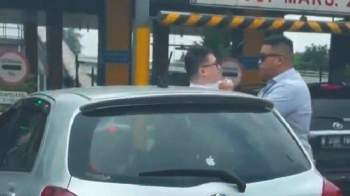 arogansi-pengendara-mobil-yang-terlibat-cekcok.jpg