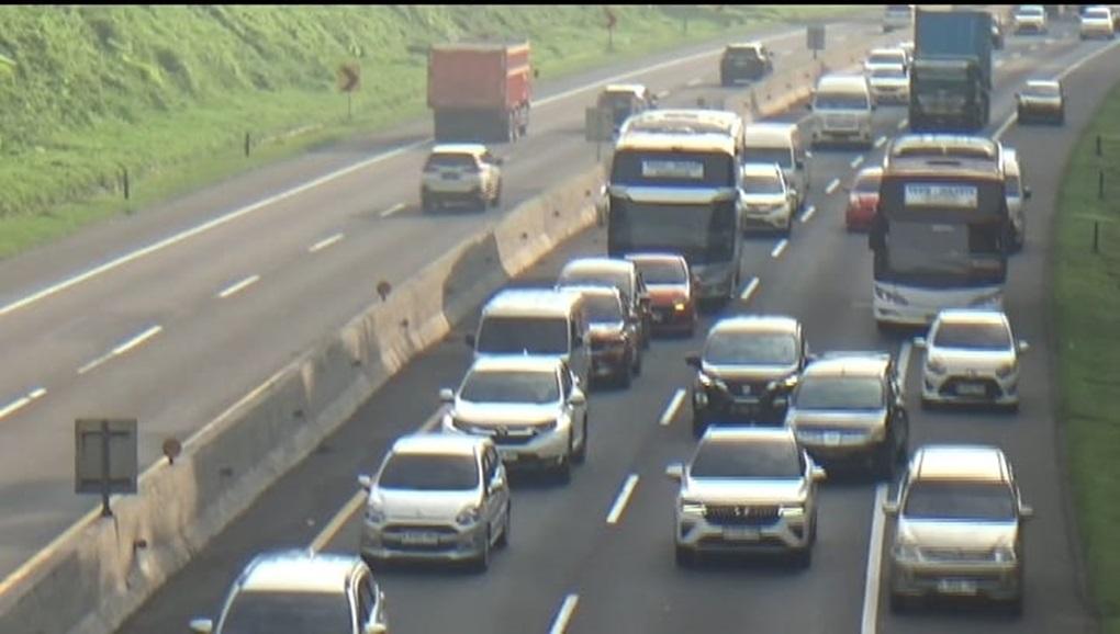Libur Panjang Hari Kenaikan Isa Almasih, Arus Lalu Lintas di Tol Cipularang Menuju Bandung Padat