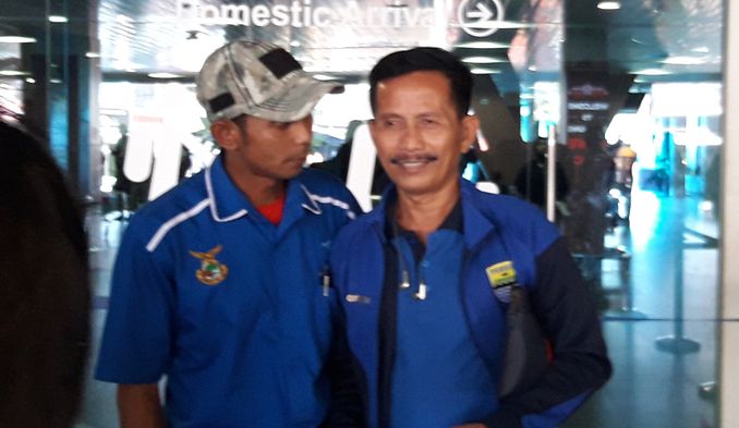 Ini Komentar dari Fans Djanur yang Tak Pernah Bosan untuk Minta Foto Bareng