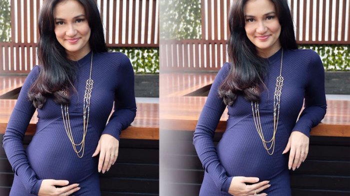 Atiqah Hasiholan Hamil, Keluarga Heboh