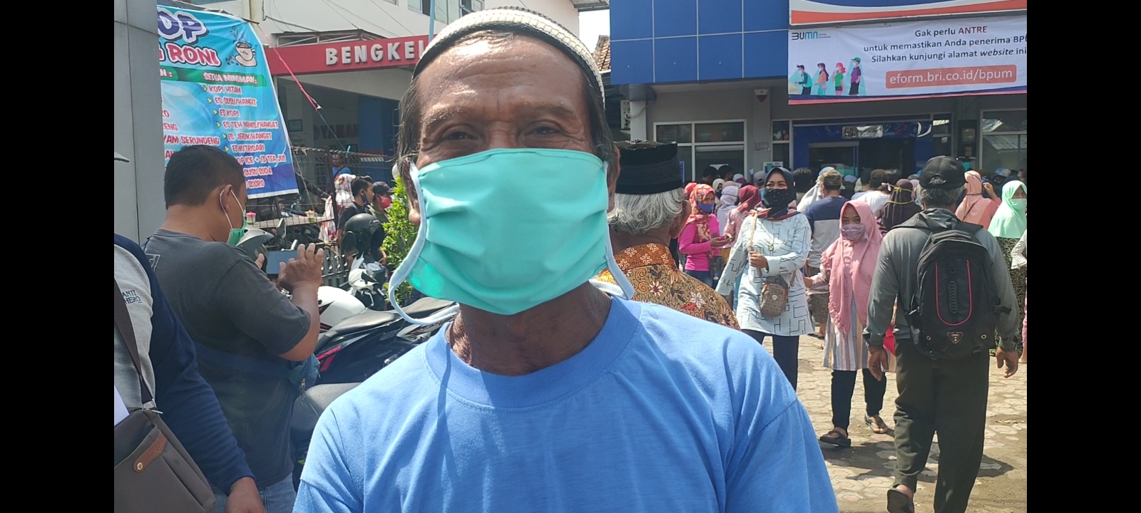 Jual Kelontongan Sudah 20 Tahun, Pandemi Covid-19 Bikin Sengsara, Awa Bahagia Akhirnya Dapat Bantuan