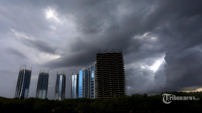 awan-cumulonimbus-jakarta.jpg