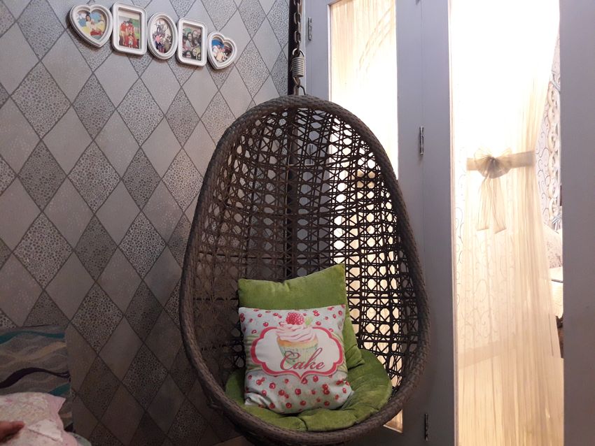 Kalau Sudah Duduk Malas Berdiri, Ayunan Rotan Ini Membuat Toni Sucipto Betah di Rumah